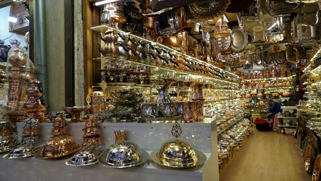 Geçmişin bütün renklerini barındıran 500 yıllık tarihi Kapalı Çarşı